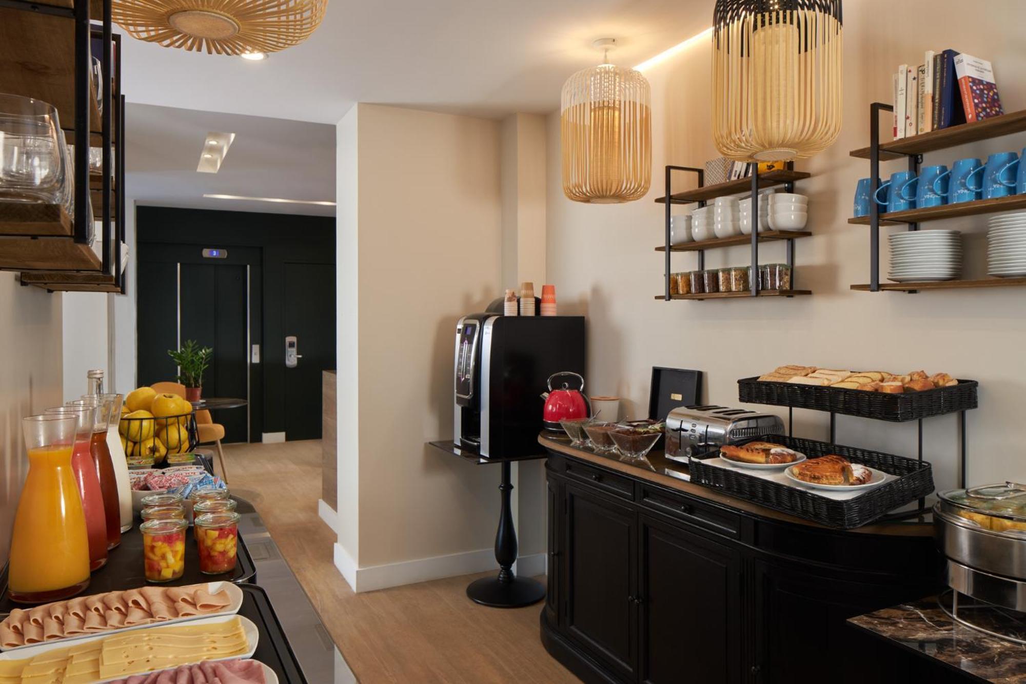 L'Annexe Apolonia Montmartre Aparthotel Paris Bagian luar foto